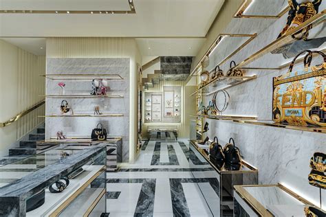 foto di versace napoli|Versace Napoli Boutique .